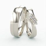 Vielsesringe med Elegant Bølget Design og 3 Diamant Sten - EG 58