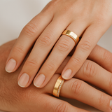 Vielsesringe med pavédiamanter og poleret overflade – EG02