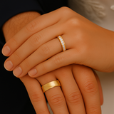 Moderne vielsesringe med facetslebne kanter og pavé-satte diamanter – EG08