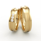 Guld vielsesringe med tre diamanter og dobbelt gravering – EG41