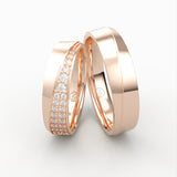 Rosaguld vielsesringe med diagonal dobbelt række af diamanter – EG39