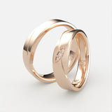 Rosaguld vielsesringe med facetslibning og tre diamanter – EG35 - sider