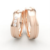 Rosaguld vielsesringe med tre diamanter og dobbelt gravering – EG41