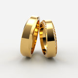 Guld vielsesringe med pavédiamanter og poleret overflade – EG02