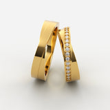 Moderne vielsesringe i guld med facetslebne kanter og pavé-satte diamanter – EG08