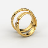 Vielsesringe i guld med hamret overflade og flydende diamant – EG10