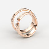 Vielsesringe i rosaguld med hamret overflade og flydende diamant – EG10