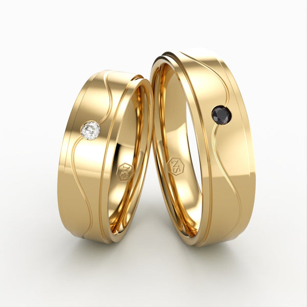 Guld vielsesringe med bølget design og sorte og hvide diamanter – EG42