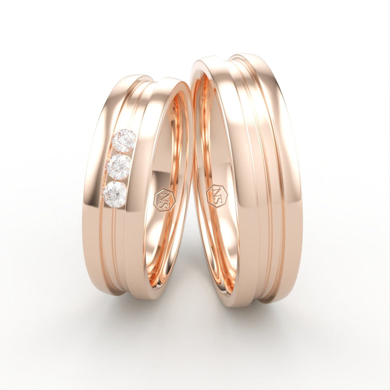 Rosaguld vielsesringe med tre diamanter og dobbelt gravering – EG41